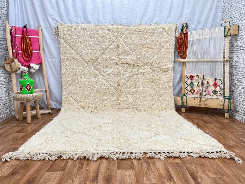 Handwoven Moroccan White Engraved Rug 100% Sheep Wool: Handwoven Moroccan White Engraved Rug 100% Sheep Wool Enhance your space with this stunning elegant white engraved rug, handwoven in the Atlas Mountains by skilled local Berber women weavers. Crafted