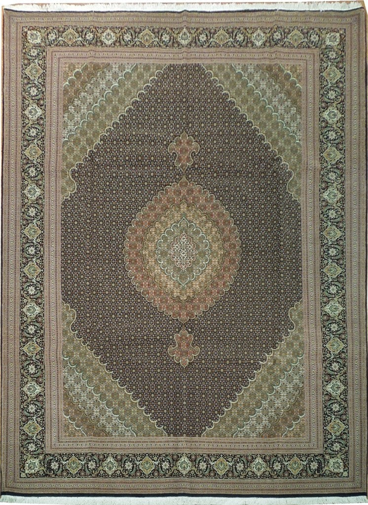 Ivory Persian Tabriz Mahi Wool Silk Rug 8'2 x 12'1 Handcrafted: Ivory Persian Tabriz Mahi Wool Silk Rug 8'2 x 12'1 Handcrafted Free continental US Shipping Experience luxury with this handcrafted Ivory Persian Tabriz Mahi Wool & Silk Rug. Expertly woven by talente