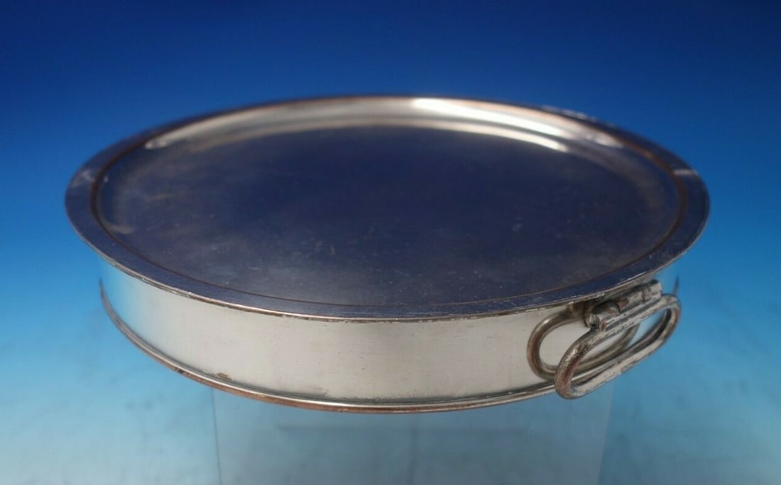 Antique English Silver on Copper Plate Warmer 8 inch Circa 1800: Antique English Silver on Copper Plate Warmer 8 inch Circa 1800 This charming English silver on copper plate warmer, dating back to circa 1800, showcases exquisite craftsmanship typical of its era. Me