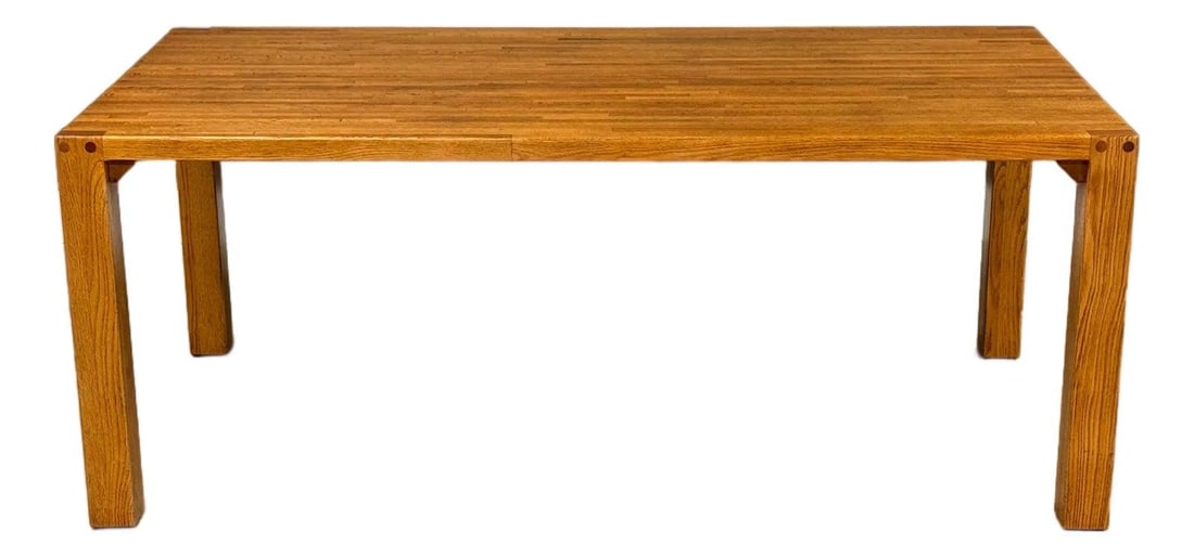1970s Mid Century Modern Butcher Block Oak Dining Table: 1970s Mid Century Modern Butcher Block Oak Dining Table This stunning mid-century modern butcher block oak dining table, crafted in the USA, exemplifies quality and style from the 1970s. Professionall