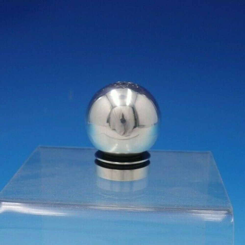 Georg Jensen Pyramid Sterling Silver Pepper Shaker #632 Vintage 2" Tall: Georg Jensen Pyramid Sterling Silver Pepper Shaker #632 Vintage 2" Tall Discover the exquisite Pyramid pepper shaker crafted by Georg Jensen, a timeless piece of Scandinavian design. This sterling sil