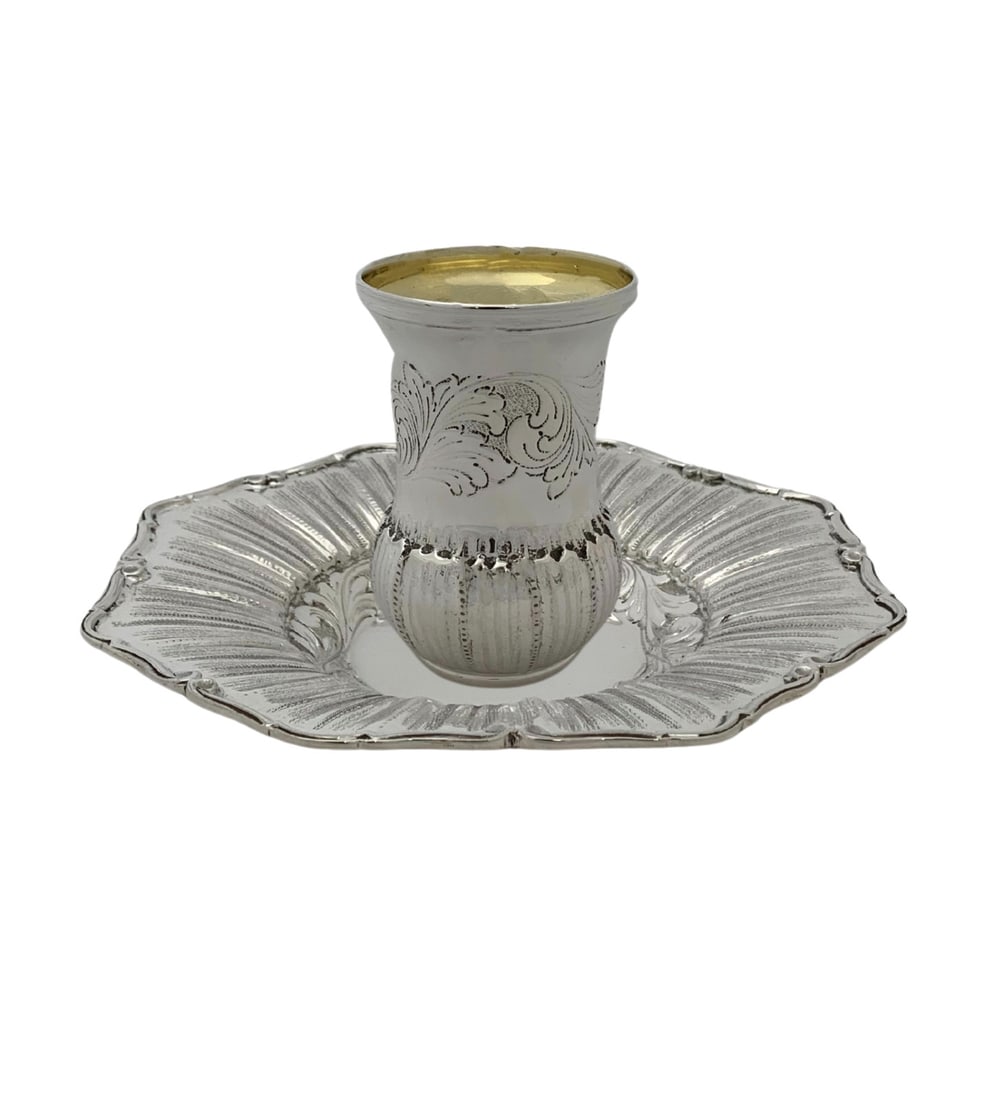 Italian 925 Sterling Silver Handmade Chased Swirl Cup and Tray Set: Italian 925 Sterling Silver Handmade Chased Swirl Cup and Tray Set This exquisite handmade cup and tray set showcases fine Italian craftsmanship in 925 sterling silver. The cup features intricate chas