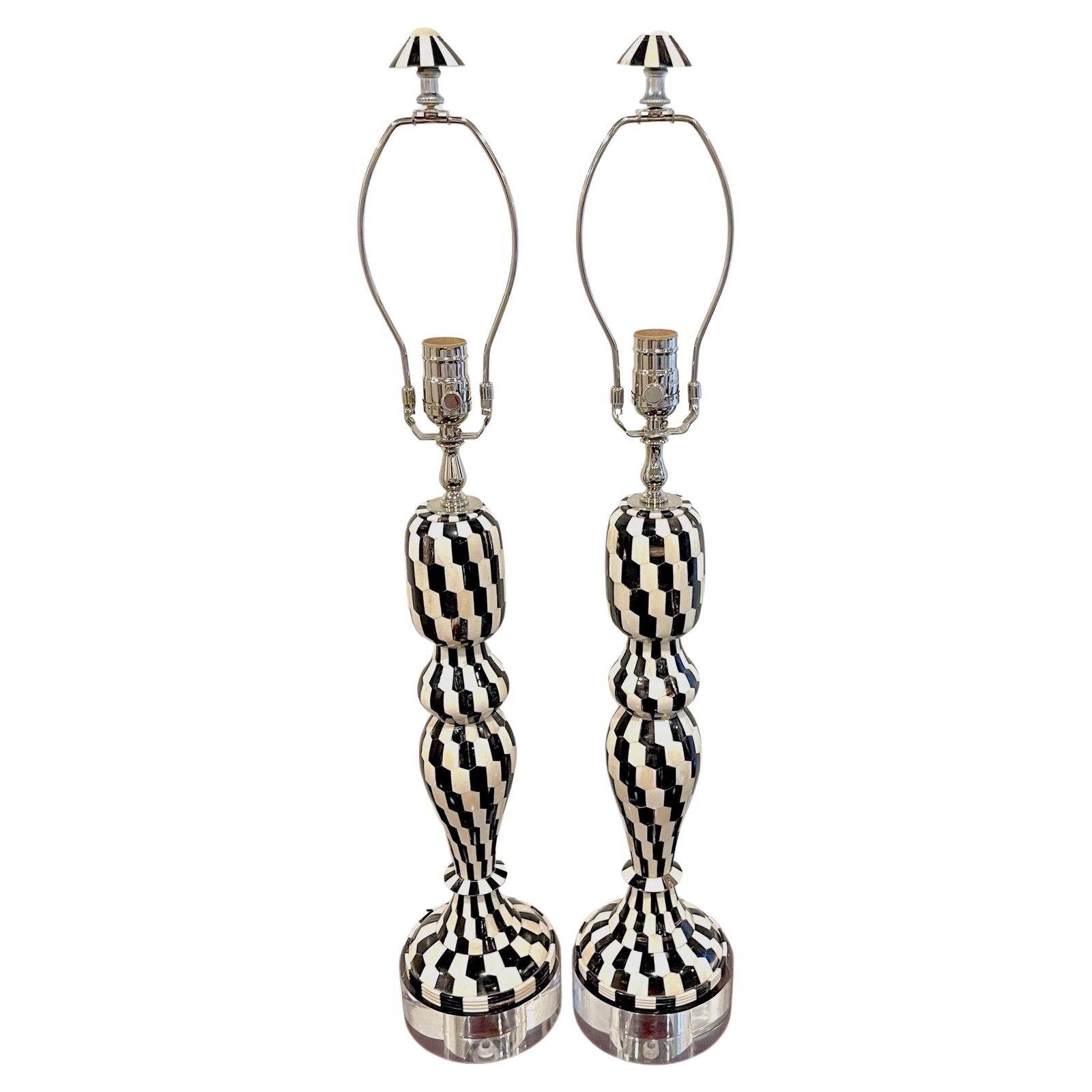 Set of 2 Modern Black & White Chevron Stone Lucite Lamps: Set of 2 Modern Black & White Chevron Stone Lucite Lamps This striking pair of modern lamps features a chevron pattern crafted from black and white tessellated stone and Lucite. Each lamp showcases an