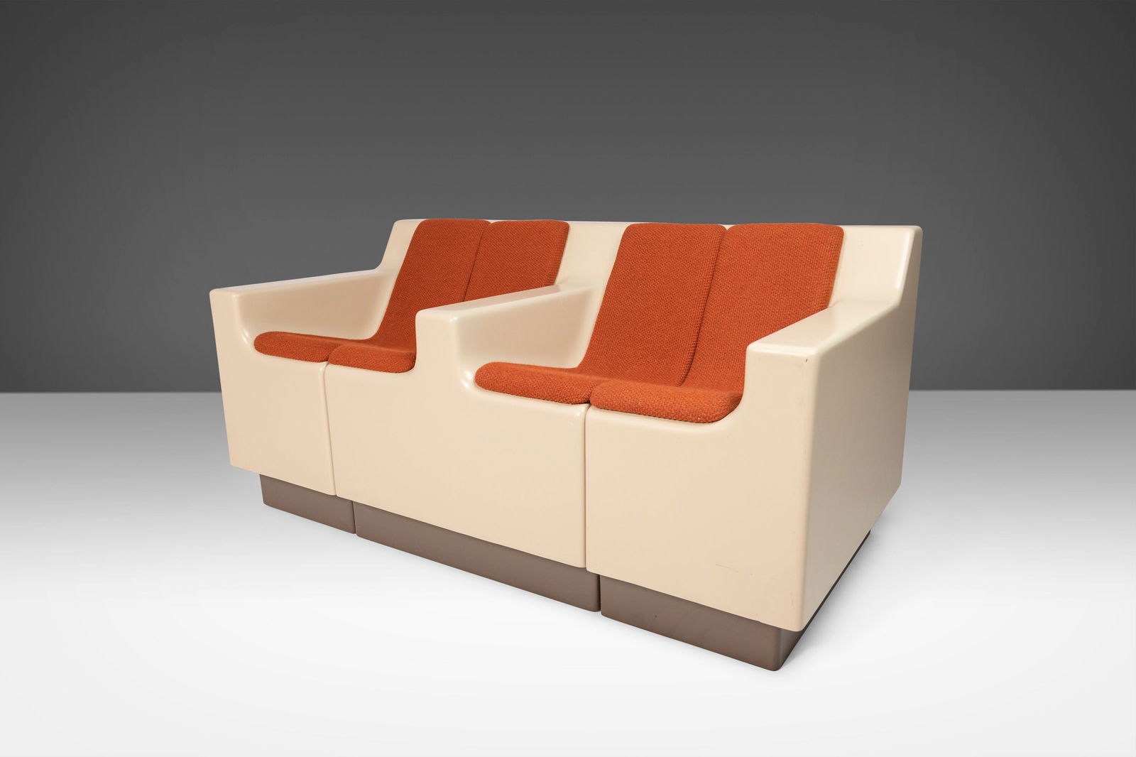 1960s Modernist Fiberglass Loveseat by Ed Frank for Moretti: 1960s Modernist Fiberglass Loveseat by Ed Frank for Moretti This Modernist Fiberglass Loveseat, attributed to Ed Frank for Moretti in the 1960s, showcases an extraordinary Space Age design. Crafted fr