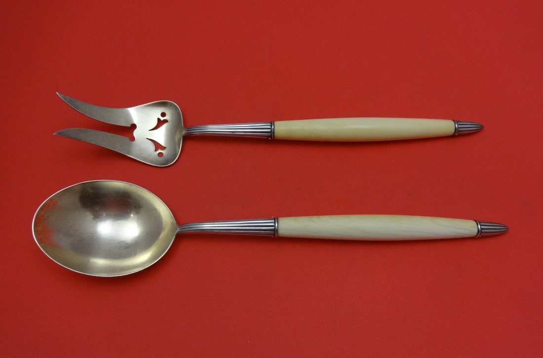 Gorham Sterling Silver 2pc Chafing Set Gold Washed 11.5": Gorham Sterling Silver 2pc Chafing Set Gold Washed 11.5" Enhance your dining experience with this elegant 2-piece chafing set by Gorham, crafted from sterling silver with a luxurious gold wash. Measur