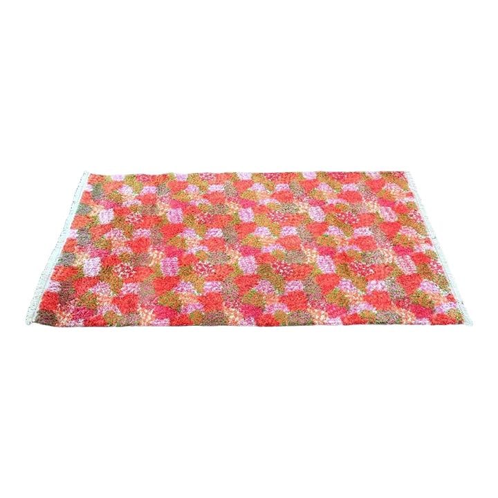 Vibrant 15' x 9' Mid Century Modern Shag Rug: Vibrant 15' x 9' Mid Century Modern Shag Rug This large mid-century modern shag rug features a vibrant blend of pink, red, and green hues, perfect for adding a pop of color to any space. Measuring 185