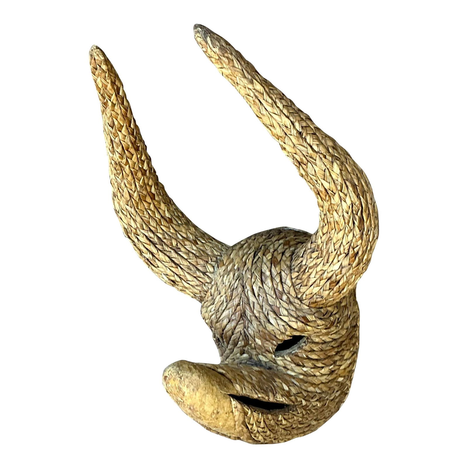 Vintage Boho Woven Rattan Bull Head Wall Sculpture: Vintage Boho Woven Rattan Bull Head Wall Sculpture Enhance your decor with this vintage woven rattan bull head sculpture, a perfect blend of rustic charm and traditional bohemian artistry. Handcrafted