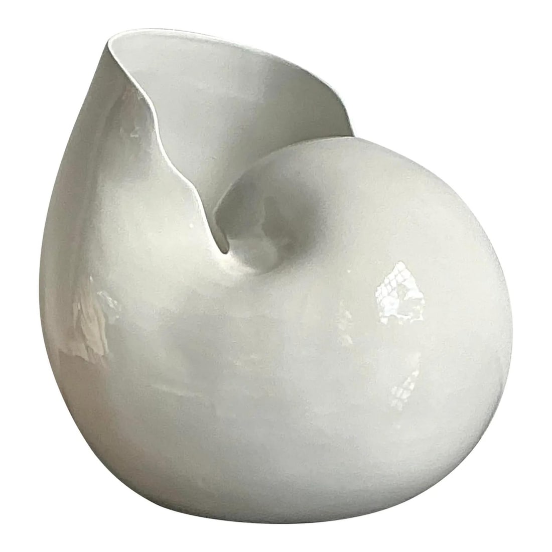 Monumental Italian White Glazed Ceramic Snail Sculpture 14.5 x 11.25 x 15: Monumental Italian White Glazed Ceramic Snail Sculpture 14.5 x 11.25 x 15 This vintage Italian monumental glazed ceramic snail sculpture is a striking example of Italian modern design. The piece featu