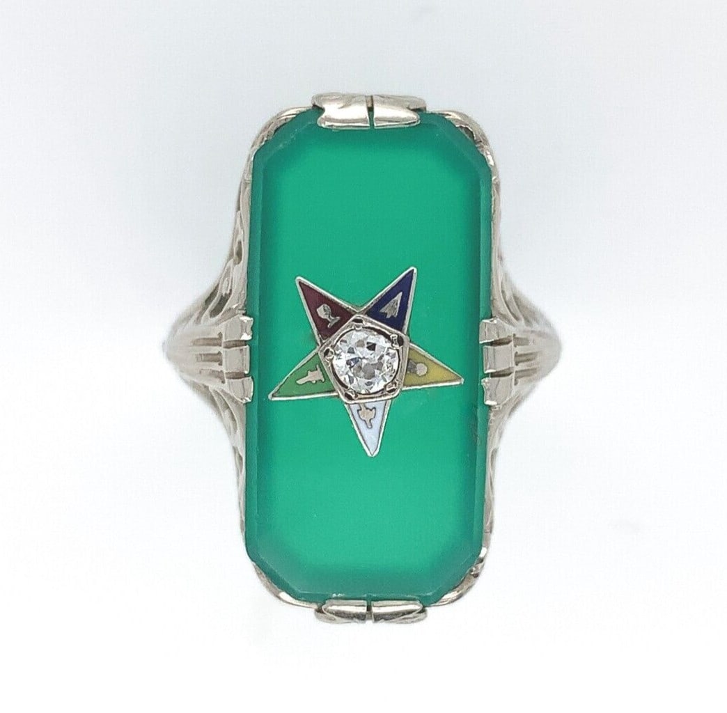 14k White Gold Filigree Green Onyx Diamond Ring 1920s GIA Authentic: 14k White Gold Filigree Green Onyx Diamond Ring 1920s GIA Authentic Discover an exquisite 14k white gold filigree ring featuring a captivating genuine natural green onyx or chrysoprase panel. This stu