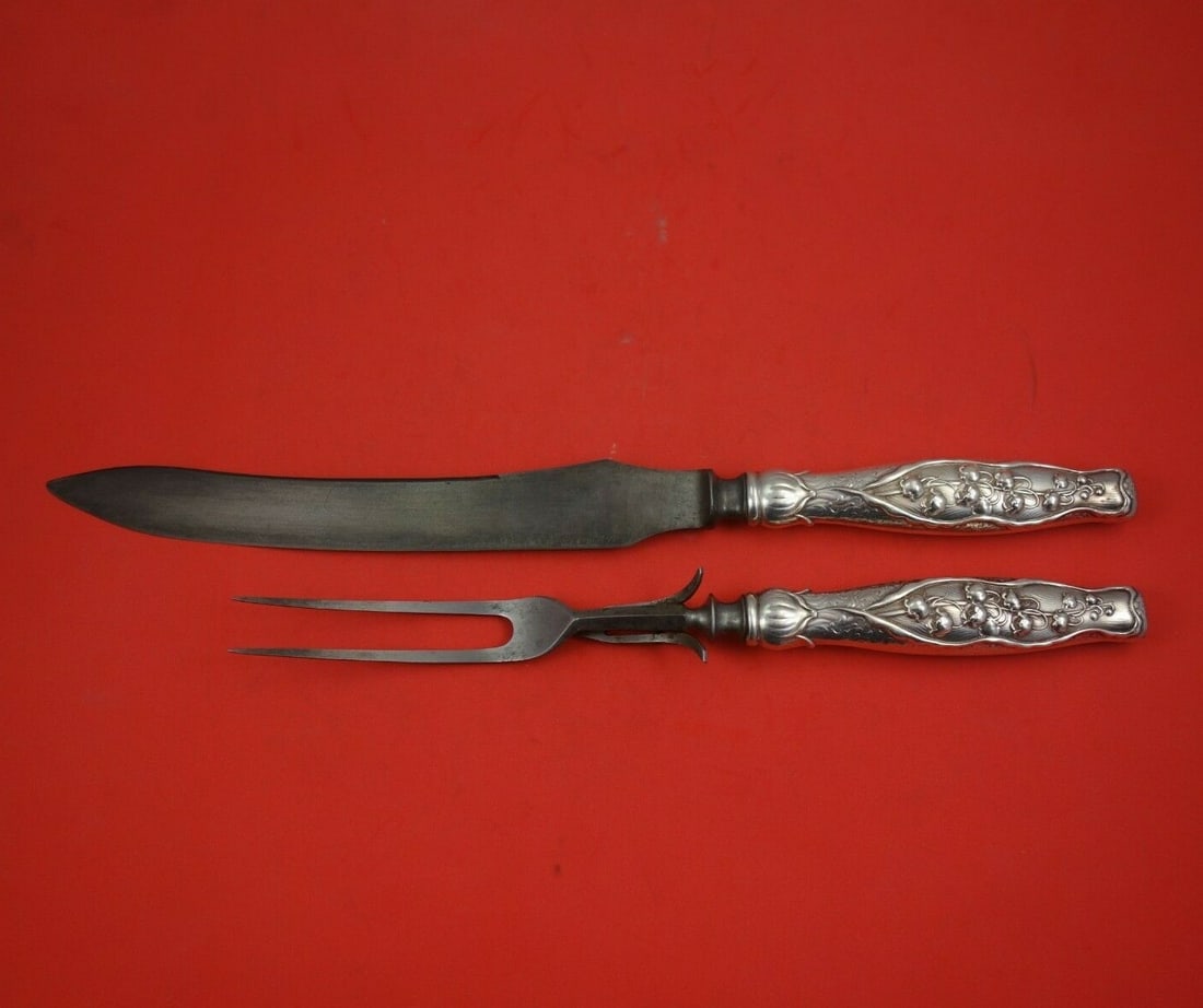 Whiting Lily of the Valley Sterling Silver 2pc Roast Carving Set: Whiting Lily of the Valley Sterling Silver 2pc Roast Carving Set This exquisite 2-piece roast carving set is crafted by Whiting in the elegant Lily of the Valley pattern. Made from sterling silver wit