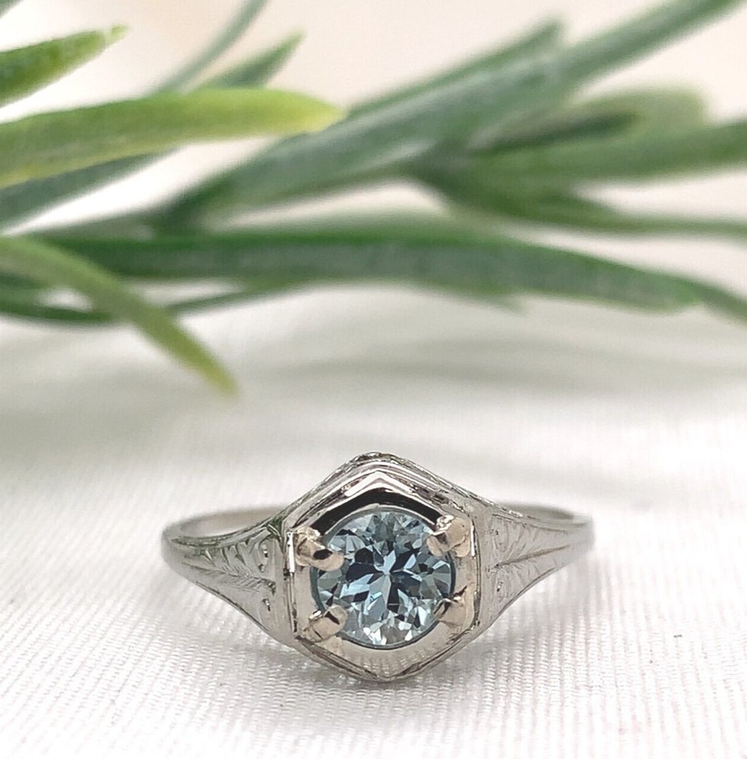 Vintage 14k White Gold Deco Ring .47ct Aquamarine Size 7: Vintage 14k White Gold Deco Ring .47ct Aquamarine Size 7 This exquisite 14k White Gold Filigree Deco ring features a stunning .47ct genuine natural aquamarine gemstone. The beautiful light blue aquama
