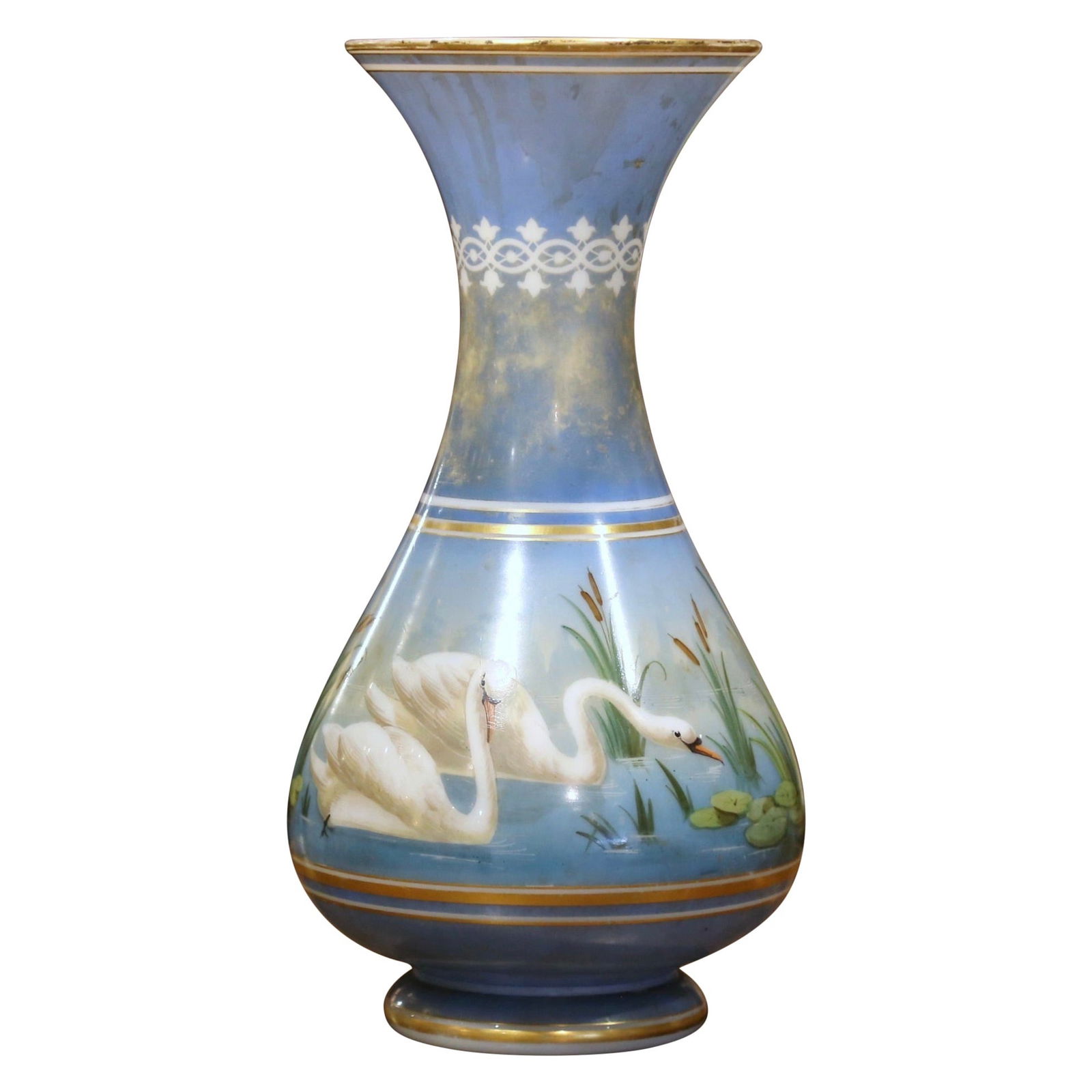 19th Century French Porcelaine de Paris Gilt Swan Vase 14 in: 19th Century French Porcelaine de Paris Gilt Swan Vase 14 in This exquisite 19th Century French vase, attributed to Porcelaine de Paris, stands 14 inches tall and features a diameter of 7 inches. Craf