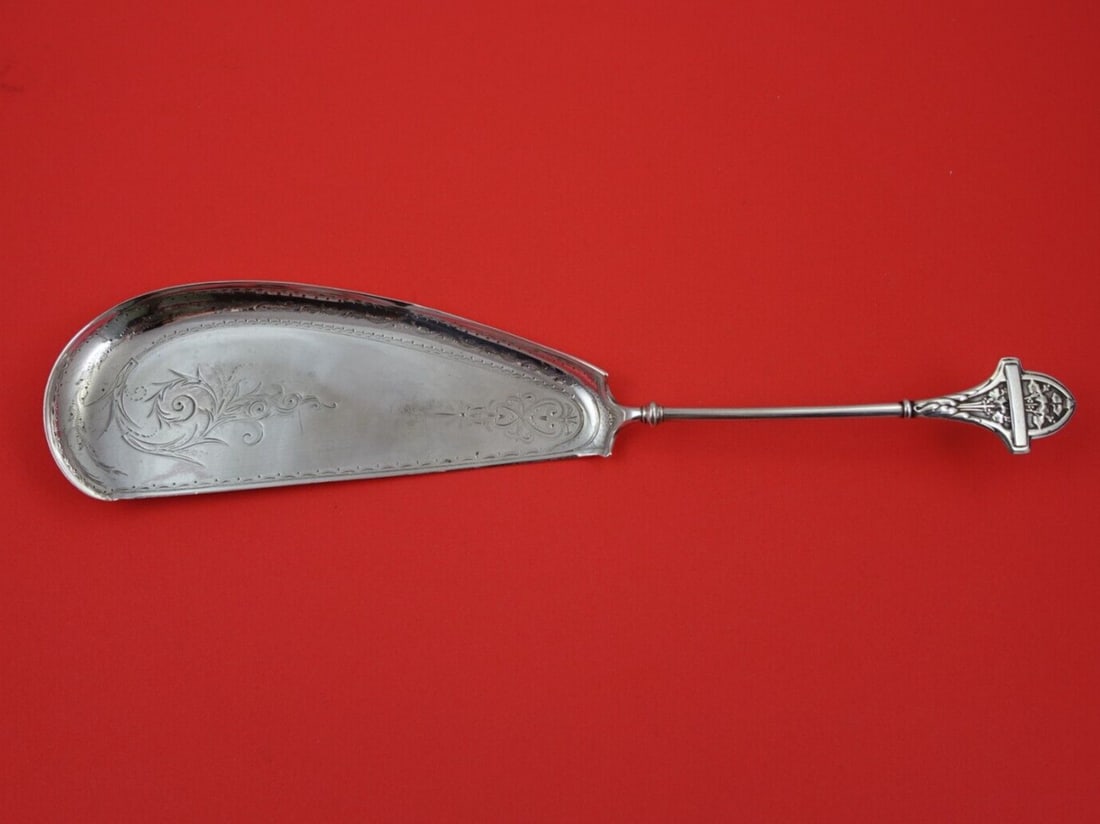 Gorham Ivy Sterling Silver 12 1/8 Crumber Bright-Cut Antique: Gorham Ivy Sterling Silver 12 1/8 Crumber Bright-Cut Antique Enhance your dining experience with this exquisite Ivy by Gorham Sterling Silver Crumber. Measuring 12 1/8 inches, this heirloom piece feat