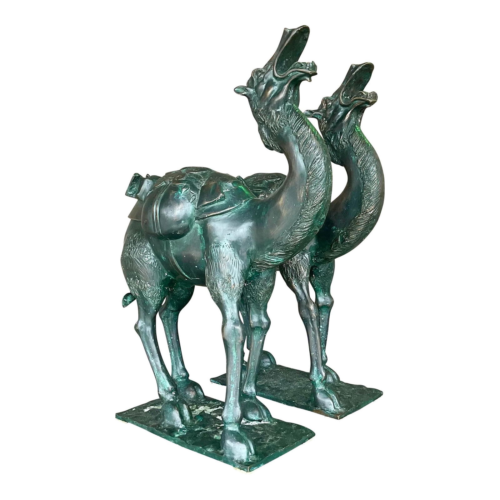 Vintage Boho Bronze Camels Pair with Verdigris Patina: Vintage Boho Bronze Camels Pair with Verdigris Patina This exquisite pair of vintage Boho camels showcases a chic bronze construction adorned with a beautiful verdigris patina, reflecting their rich h