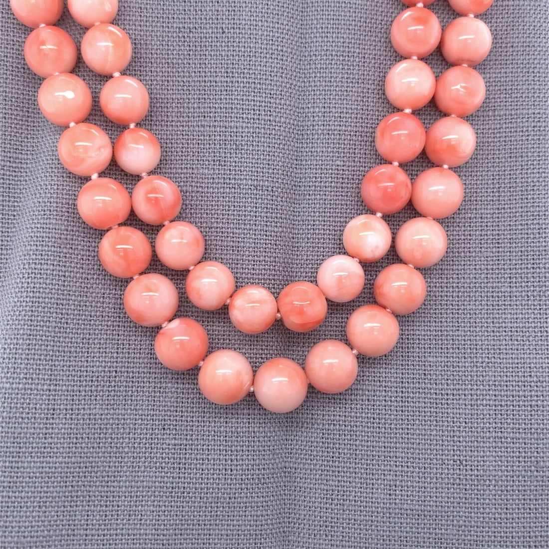 Natural Salmon Coral Bead Double Strand Necklace 14k Gold Clasp: Natural Salmon Coral Bead Double Strand Necklace 14k Gold Clasp This exquisite double strand necklace features genuine natural coral beads, ranging in size from 7mm to 8.3mm, showcasing a beautiful sa