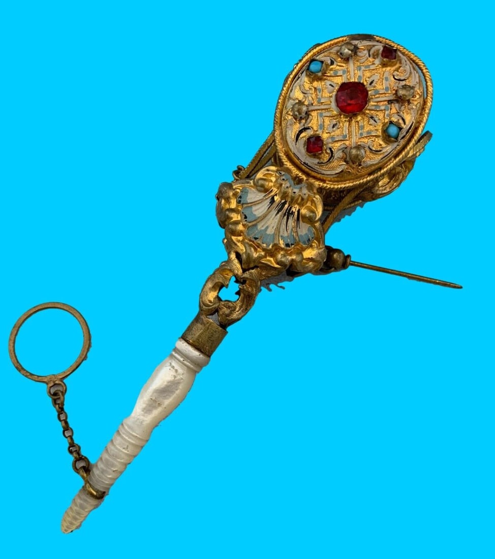 Victorian Large Silverplate Tussie Mussie Posy Holder with Enamel and Paste Stones: Victorian Large Silverplate Tussie Mussie Posy Holder with Enamel and Paste Stones This exquisite large tussie mussie posey holder, crafted from silverplate, showcases a stunning Victorian design dati