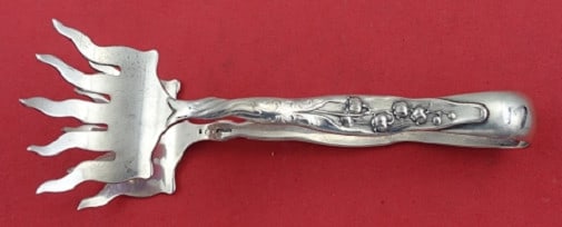 Whiting Lily of the Valley Sterling Silver Sardine Tong 5": Whiting Lily of the Valley Sterling Silver Sardine Tong 5" Enhance your dining experience with this exquisite 5" sardine tong from the Lily of the Valley pattern by Whiting. Crafted from high-quality
