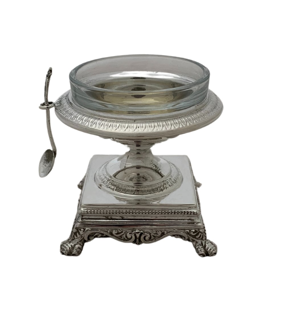 Italian 925 Sterling Silver Floral Chased Pearl Salt Holder with Spoon: Italian 925 Sterling Silver Floral Chased Pearl Salt Holder with Spoon Enhance your dining experience with this exquisite Italian 925 sterling silver salt holder and spoon set. This fine piece feature