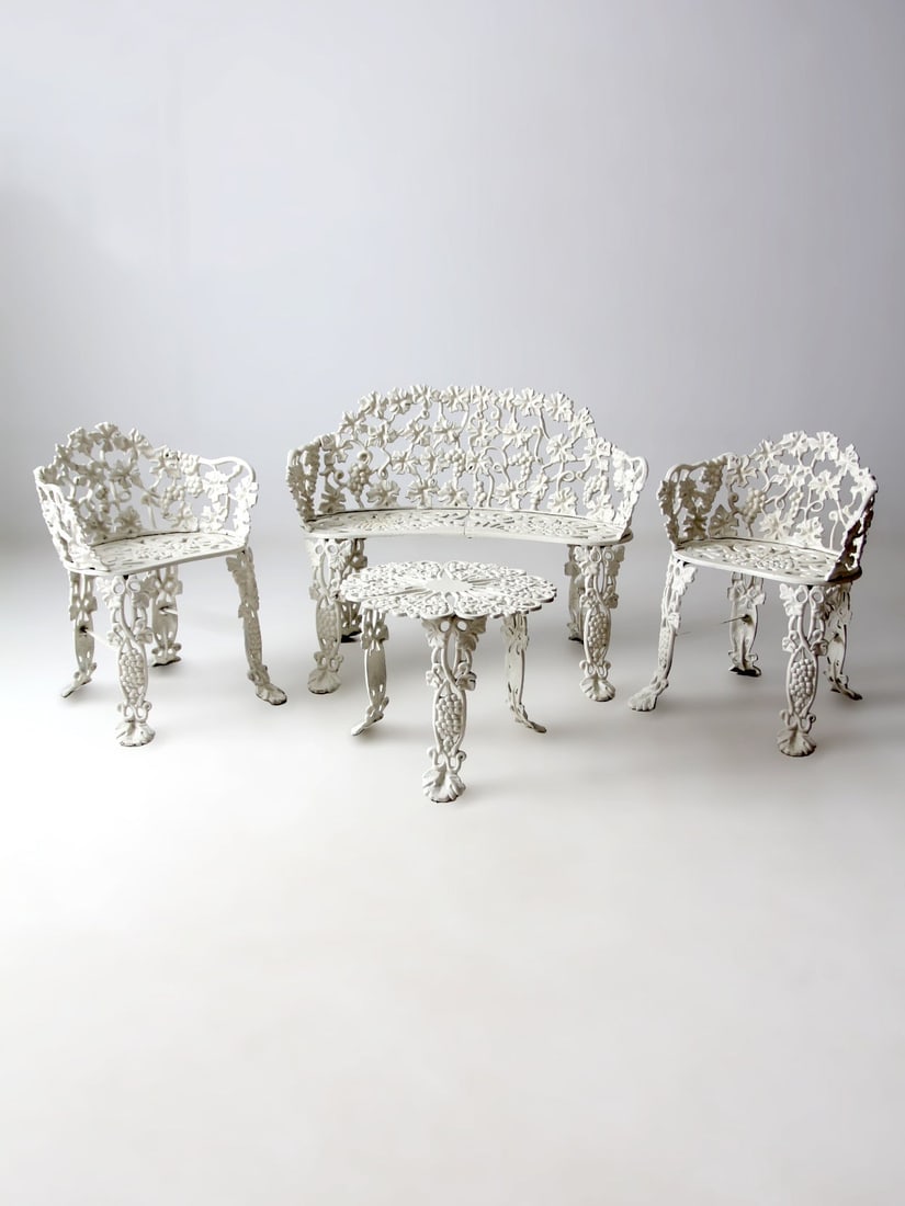 Midcentury Cast Aluminum Grapevine Relief Outdoor Furniture Set: Midcentury Cast Aluminum Grapevine Relief Outdoor Furniture Set This mid-20th century garden set features cast aluminum construction with intricate grapevine relief and sculptural openwork, inspired b