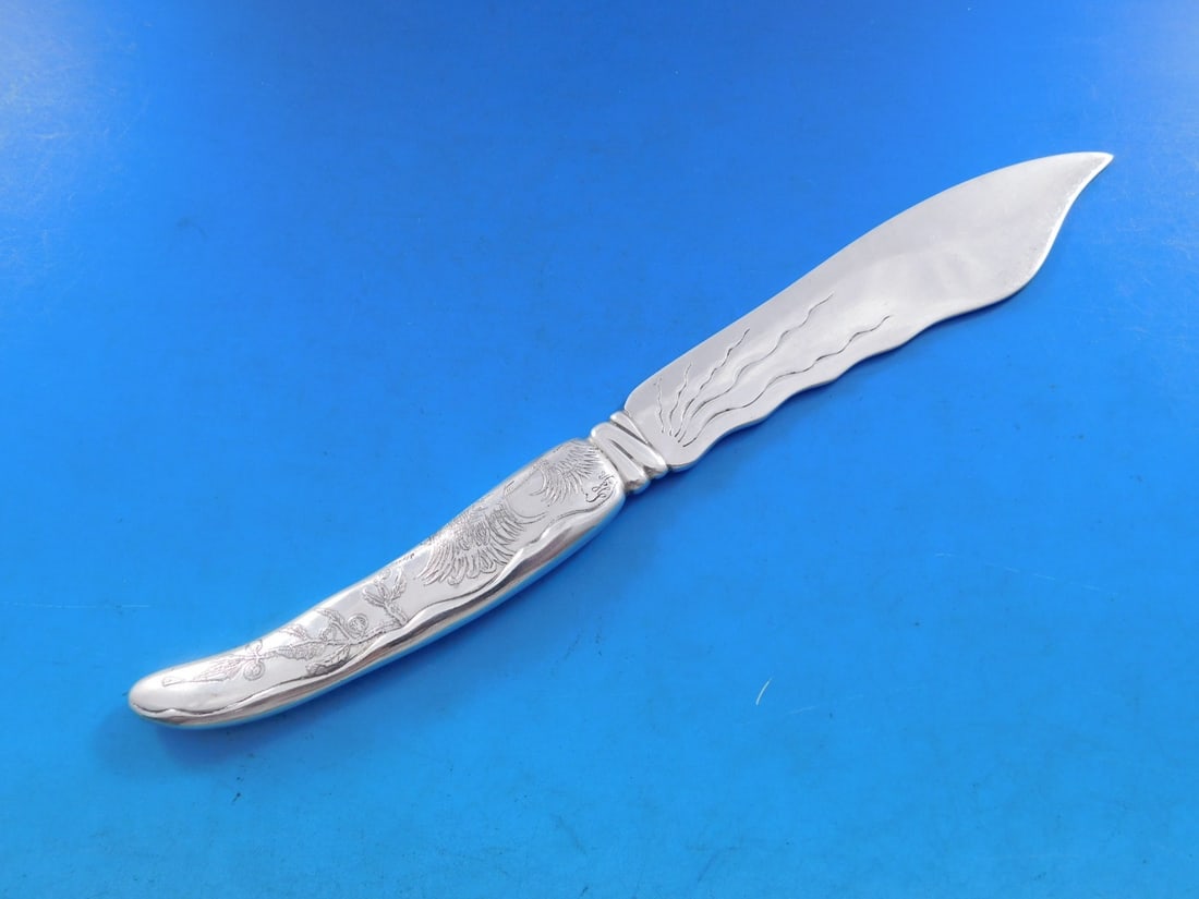 Tiffany Sterling Silver Fish Knife Lap Over Edge Sea Grasses 7 7/8": Tiffany Sterling Silver Fish Knife Lap Over Edge Sea Grasses 7 7/8" This exquisite fish knife, crafted by Tiffany & Co., features a stunning Lap Over Edge pattern and is made of solid sterling silver.