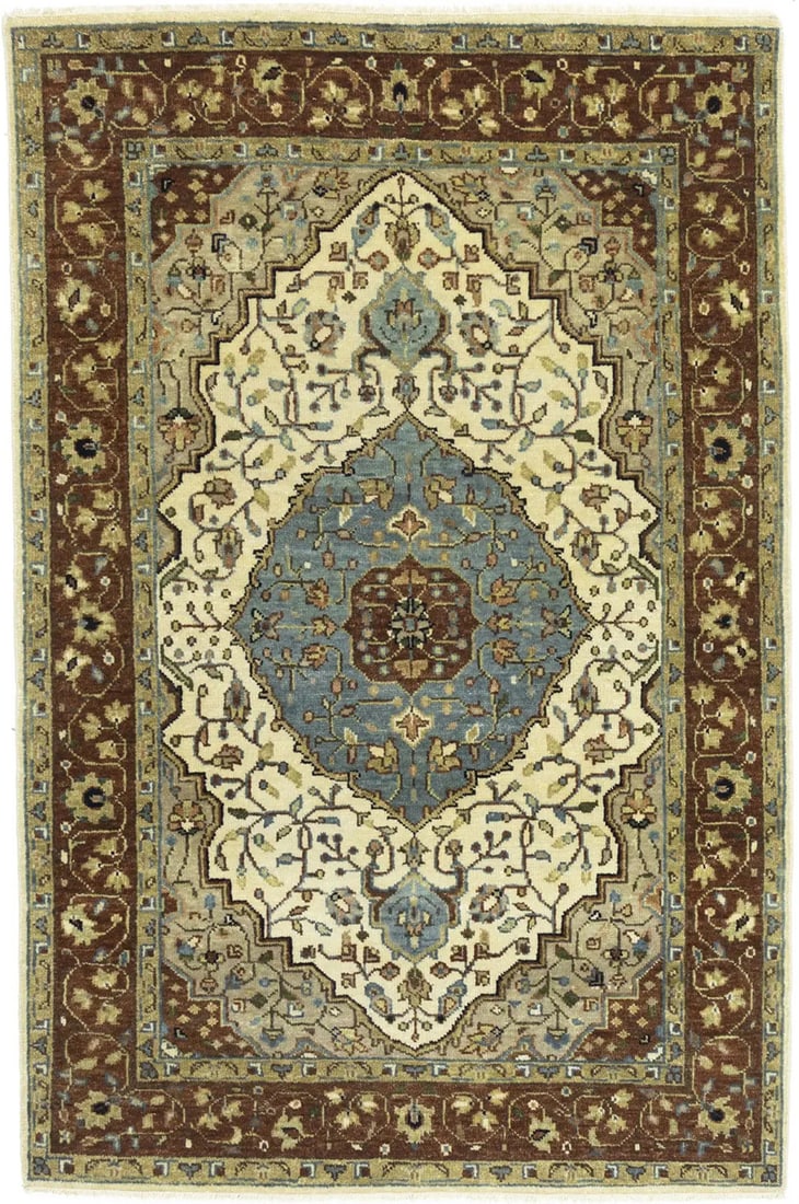 Hand-Knotted Wool Area Rug 3'1 x 5' Floral Heriz Serapi Design: Hand-Knotted Wool Area Rug 3'1 x 5' Floral Heriz Serapi Design This hand-knotted Heriz Serapi area rug showcases a traditional floral pattern with a vintage-inspired design. Crafted from wool, it feat