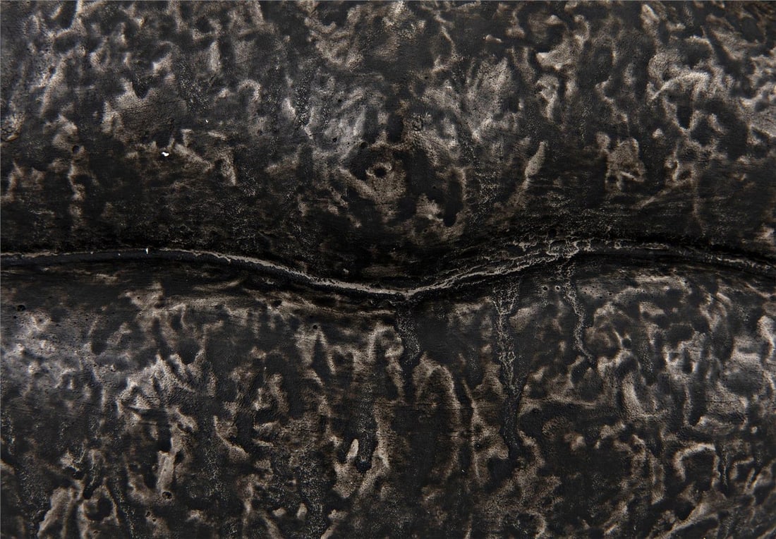 Noir Traditional Black Lips Sculpture 17 Inch Unique Design (1 of 10)