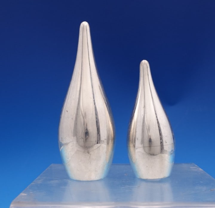 Allan Adler Starlit Sterling Silver Salt and Pepper Shaker Set 2pc: Allan Adler Starlit Sterling Silver Salt and Pepper Shaker Set 2pc This exquisite Starlit salt and pepper shaker set by Allan Adler showcases the elegance of sterling silver craftsmanship. The two-pie