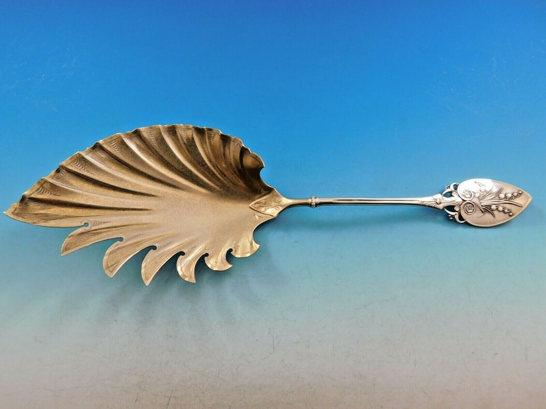 Gorham Sterling Silver Lily Pattern Macaroni Server 10 1/2 Gold Wash: Gorham Sterling Silver Lily Pattern Macaroni Server 10 1/2 Gold Wash This exquisite macaroni server, crafted by Gorham, showcases the elegant Lily pattern, also known as 88. Measuring 10 1/2 inches, i