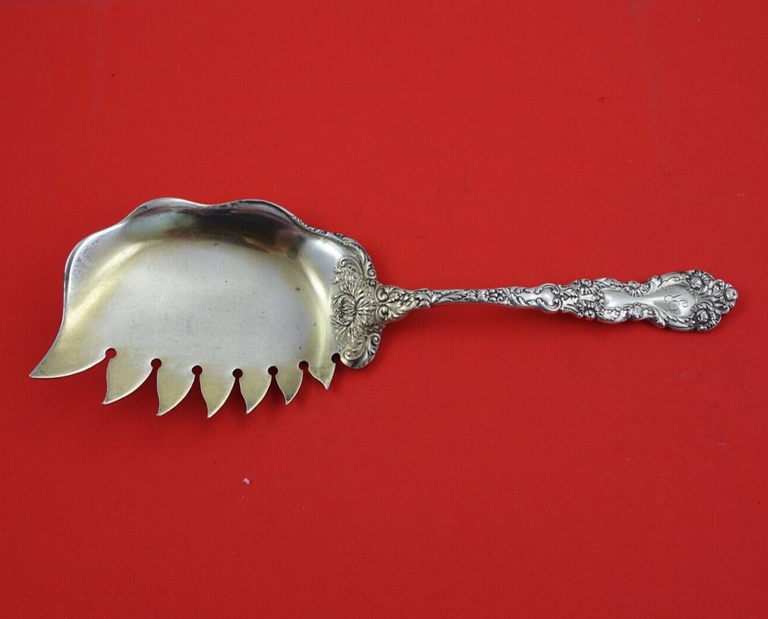 Gorham Imperial Chrysanthemum Sterling Silver 7-Tine Macaroni Server 9 1/4": Gorham Imperial Chrysanthemum Sterling Silver 7-Tine Macaroni Server 9 1/4" Discover a stunning piece of history with the Imperial Chrysanthemum Macaroni Server by Gorham. This exquisite 7-tine server