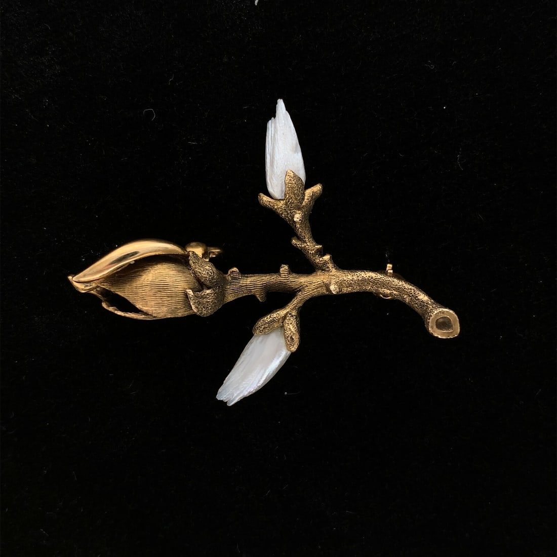Authentic 14k Yellow Gold Magnolia Branch Pin with Freshwater Pearls: Authentic 14k Yellow Gold Magnolia Branch Pin with Freshwater Pearls This exquisite 14k Yellow Gold Freshwater River Pearl Magnolia Branch Pin is a stunning piece of jewelry that showcases a beautiful