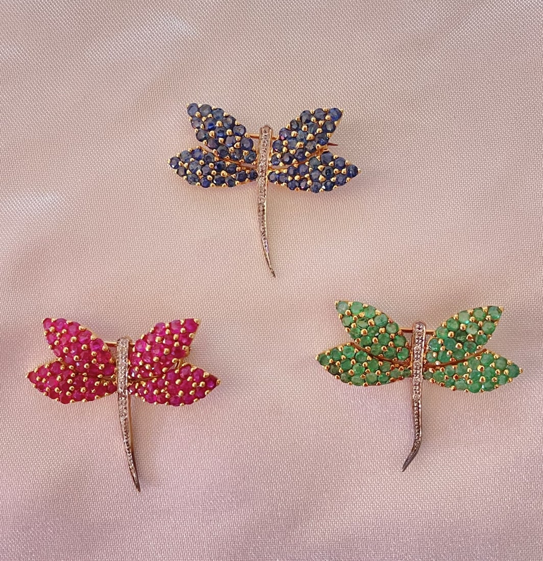 18K Gold Butterfly Brooch Set with Diamonds Rubies Emeralds Sapphires: 18K Gold Butterfly Brooch Set with Diamonds Rubies Emeralds Sapphires This exquisite 3-piece set of butterfly brooches is crafted from 18K yellow gold and adorned with stunning gemstones including dia