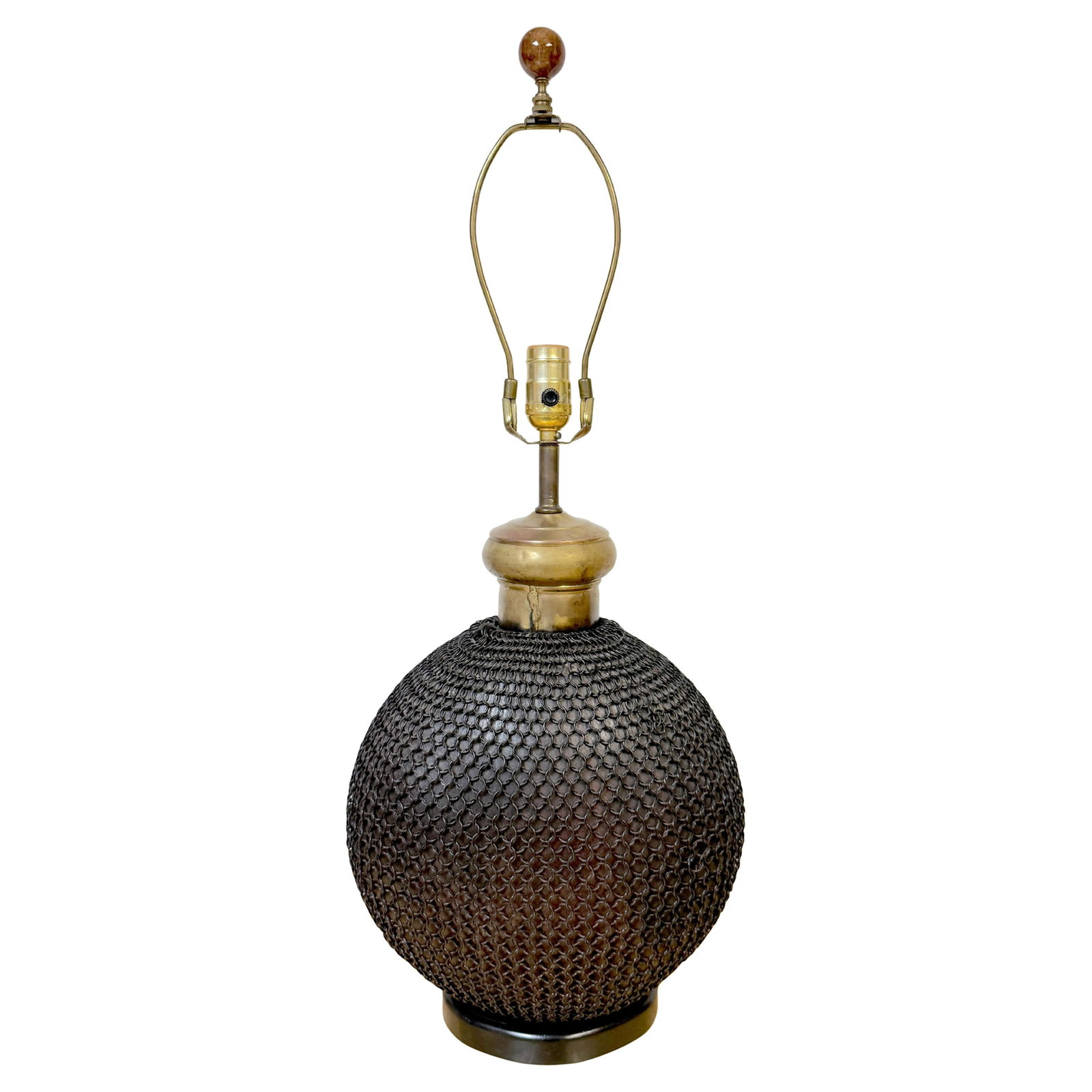 1960s French Brass Metal Chain Mail Orb Lamp Mid-Century Design: 1960s French Brass Metal Chain Mail Orb Lamp Mid-Century Design This striking 1960s French Brass & Metal Chain Mail Rounded Orb Lamp showcases the innovative spirit of mid-century design. Standing at