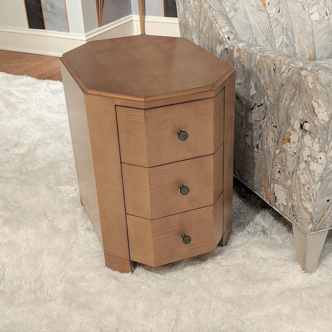 Woodbridge Small Rose Paraiso Chairside Chest 22H 16W 22D: Woodbridge Small Rose Paraiso Chairside Chest 22H 16W 22D Introducing the Small Rose Paraiso Chairside Chest, a beautifully crafted piece designed for both functionality and style. This chest features
