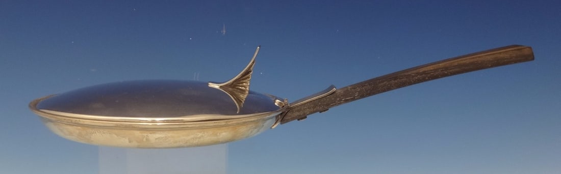 Allan Adler Sterling Silver Town & Country Silent Butler with Wooden Handle: Allan Adler Sterling Silver Town & Country Silent Butler with Wooden Handle Discover this exquisite Sterling Silver Silent Butler / Warmer by Allan Adler in the unique Town & Country pattern. Crafted