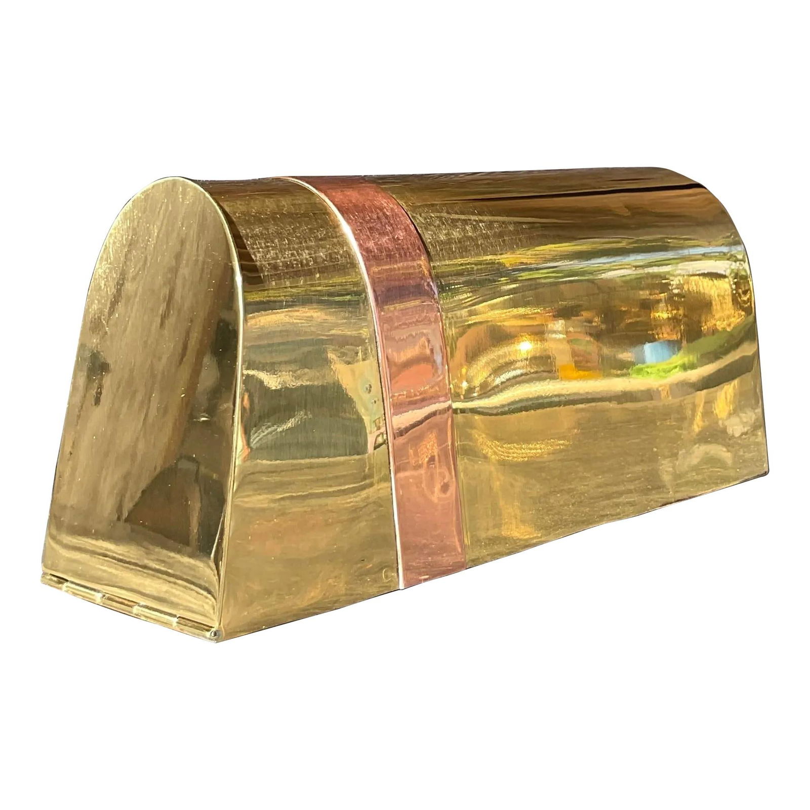 Sarreid Vintage Brass and Copper Mailbox Rare Spanish Design: Sarreid Vintage Brass and Copper Mailbox Rare Spanish Design This vintage brass mailbox, crafted by the renowned Sarreid group, showcases a unique design that makes it a striking conversation piece. O
