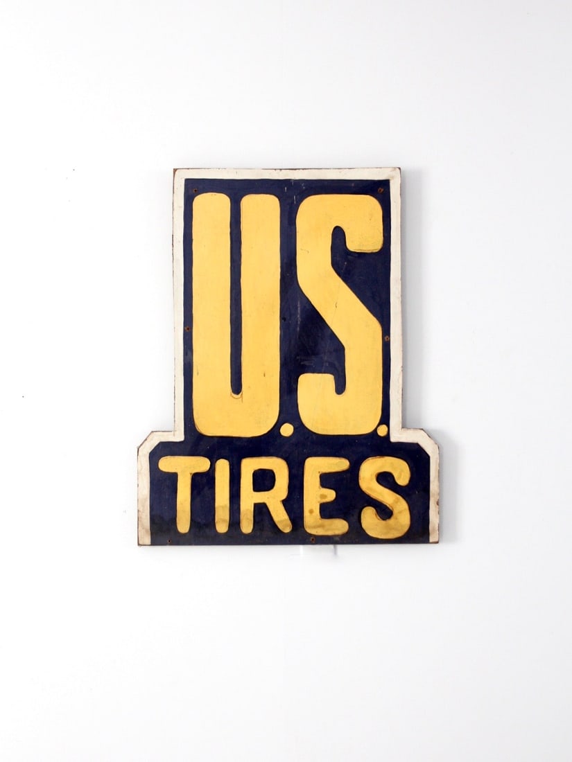 Vintage Hand-Painted U.S. Tires Sign Blue Yellow Composite Board: Vintage Hand-Painted U.S. Tires Sign Blue Yellow Composite Board This vintage hand-painted U.S. Tires sign features a classic blue and yellow color scheme. The sign is crafted from composite board and