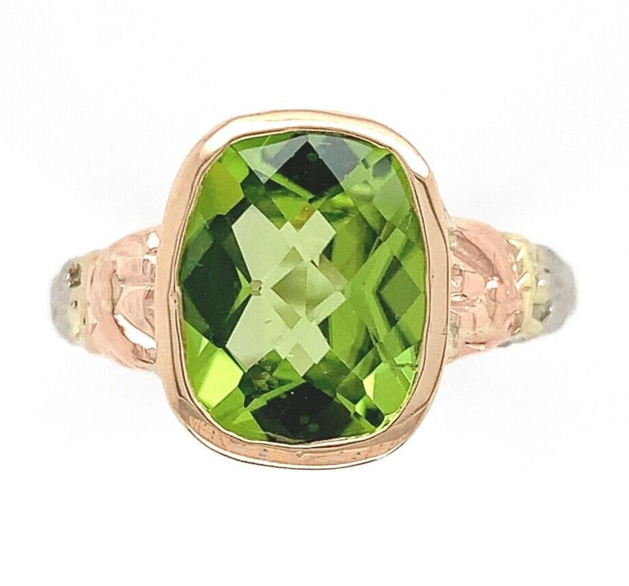 Vintage 14k White Gold 3.24ct Cushion Cut Peridot Ring: Vintage 14k White Gold 3.24ct Cushion Cut Peridot Ring This exquisite vintage ring features a stunning 3.24-carat genuine natural peridot, showcasing a specialty cushion cut with a checkerboard top. T