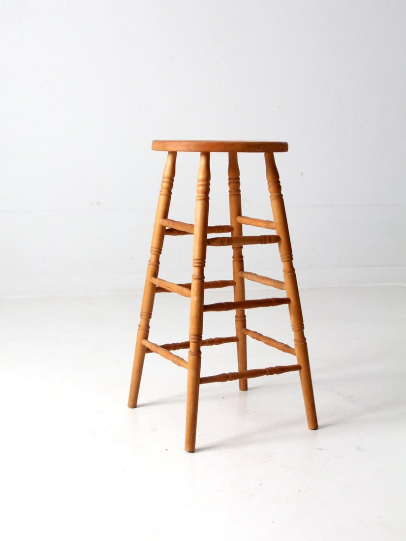 Vintage Union City Chair Co. Tall Natural Wood Stool: Vintage Union City Chair Co. Tall Natural Wood Stool Discover a charming vintage stool from the Union City Chair Company, crafted in the early to mid 20th century. This tall stool showcases a natural