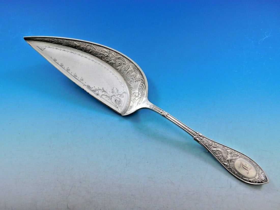 Whiting Arabesque Sterling Silver Crumber 11 1/8 Brite Cut Embossed: Whiting Arabesque Sterling Silver Crumber 11 1/8 Brite Cut Embossed This impressive Sterling Silver crumber by Whiting features the elegant Arabesque pattern and measures 11 1/8 inches in length. Craf