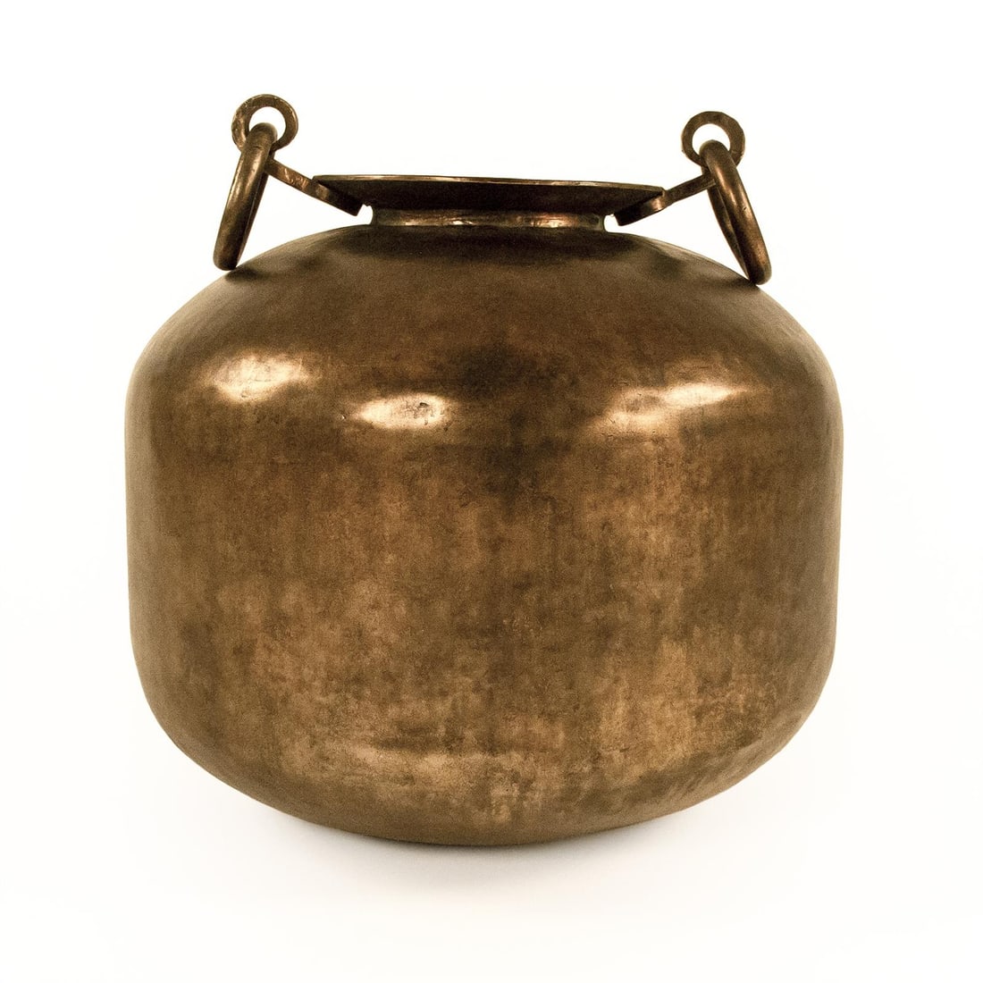 Zentique Large Brass Accent Pot for Home Decor: Zentique Large Brass Accent Pot for Home Decor Enhance your home decor with this elegant large brass accent pot. Crafted from durable metal, this vintage-style piece features a stunning brass finish t