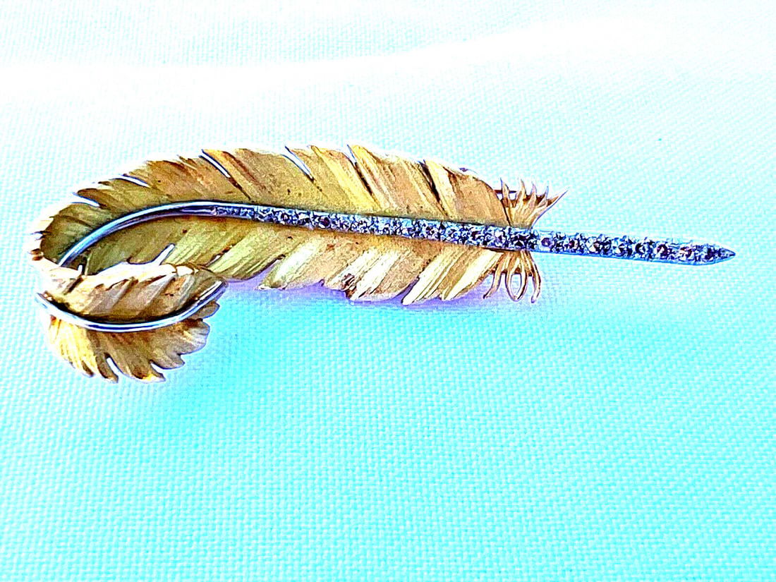 French 18K Gold Diamond Feather Brooch Platinum Signed Hallmarked: French 18K Gold Diamond Feather Brooch Platinum Signed Hallmarked Presenting a stunning French platinum and 18K yellow gold diamond feather brooch, showcasing exquisite craftsmanship and design. This