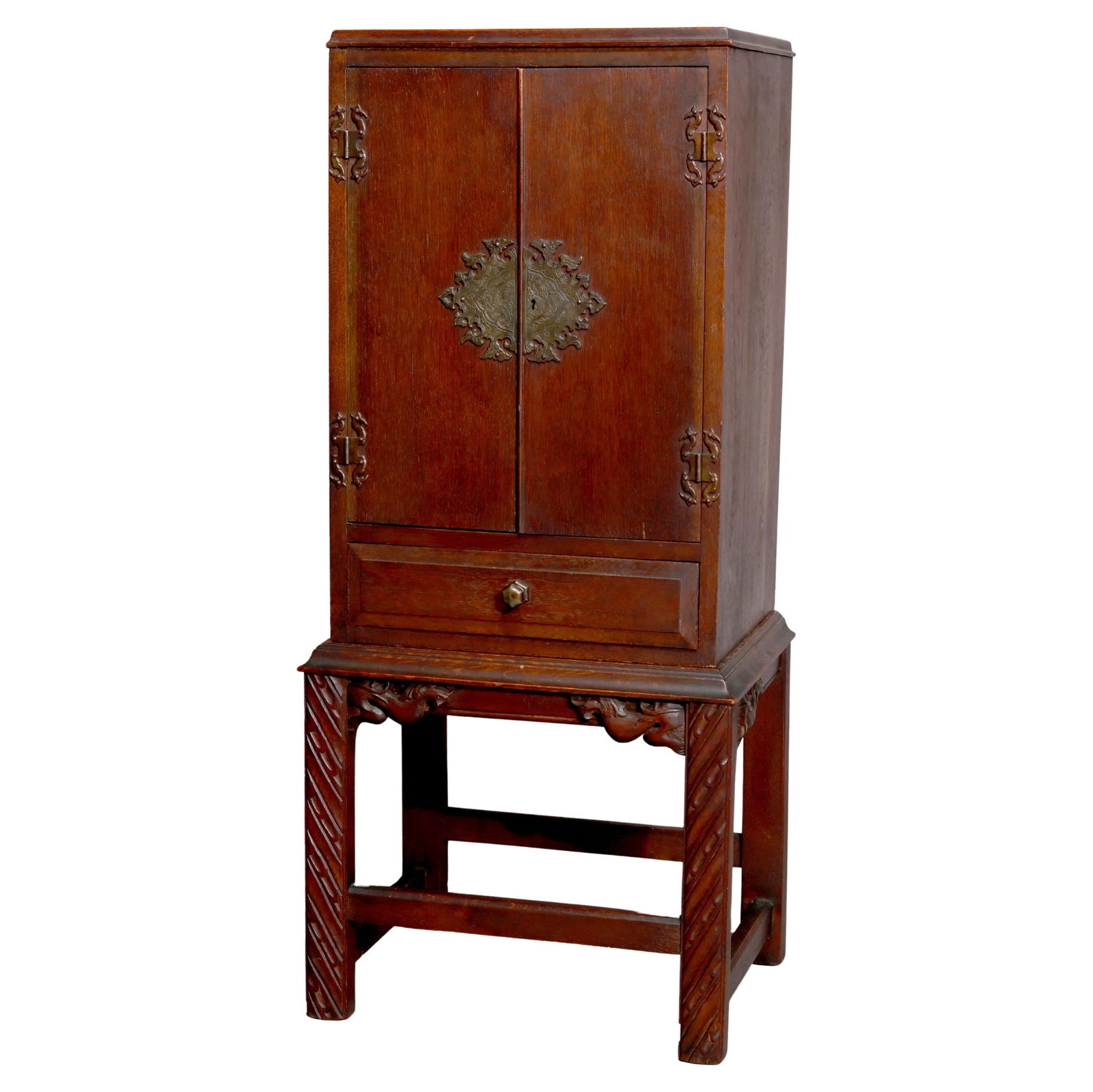 1910 Arts & Crafts Carved Oak Cellaret with Phoenix Hardware: 1910 Arts & Crafts Carved Oak Cellaret with Phoenix Hardware This exquisite Arts & Crafts style cellaret, dating to circa 1910, is meticulously crafted from oak and features intricate carved details.