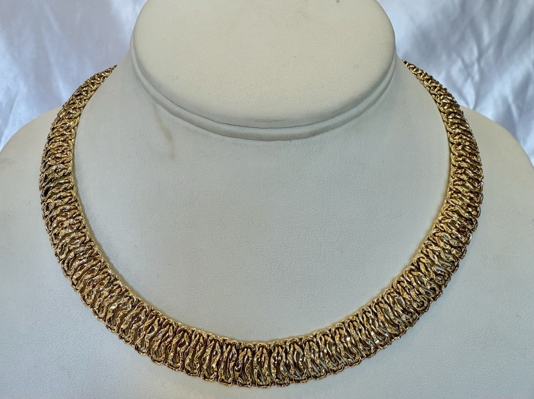 Elegant German 14K Yellow Gold Choker Necklace Signed 64.40g: Elegant German 14K Yellow Gold Choker Necklace Signed 64.40g Discover the elegance of this exquisite German 14K yellow gold choker necklace. Crafted with meticulous attention to detail, this necklace