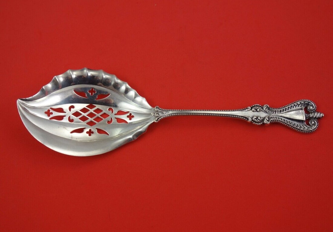 Towle Old Colonial Sterling Silver Oyster Server 8.5 Inch Monogrammed: Towle Old Colonial Sterling Silver Oyster Server 8.5 Inch Monogrammed This exquisite Old Colonial oyster server by Towle is crafted from high-quality sterling silver, showcasing the timeless elegance