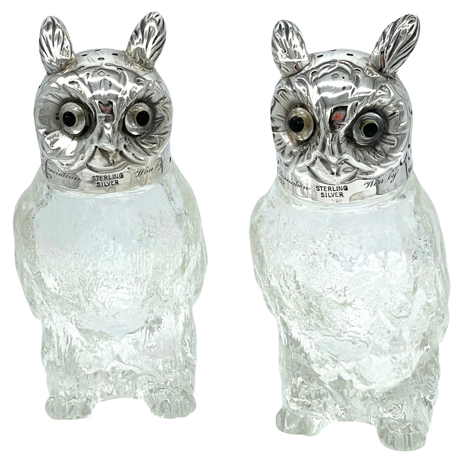 Art Deco Austrian Sterling Silver Owl Salt and Pepper Shakers Set of 2 1929: Art Deco Austrian Sterling Silver Owl Salt and Pepper Shakers Set of 2 1929 Enhance your dining experience with this exquisite pair of Austrian Art Deco salt and pepper shakers, featuring beautiful 'r