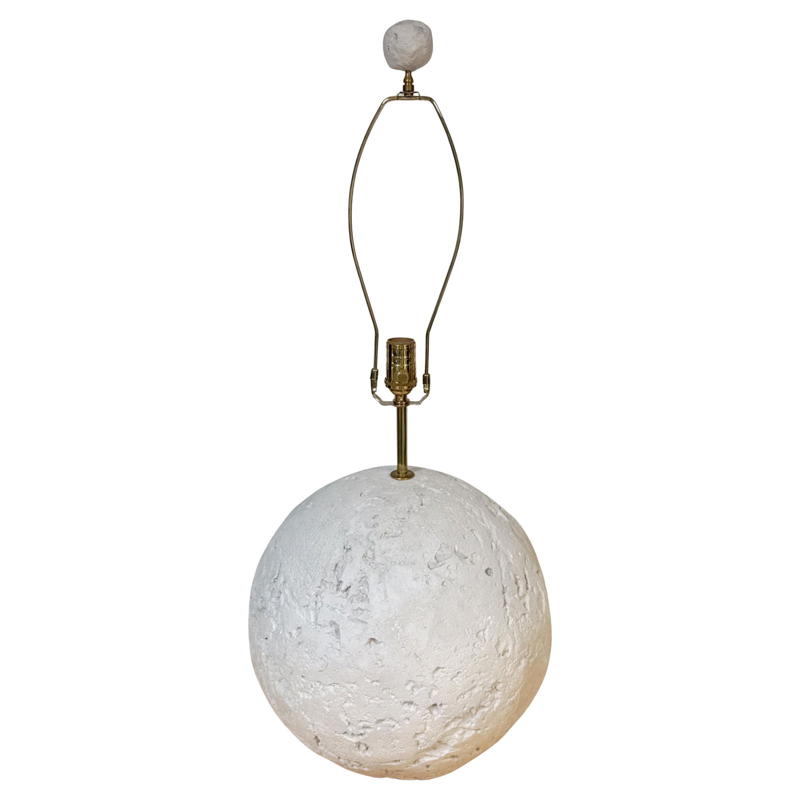 1970s Large Coquina Coral Stone Orb Lamp with Brass Finial: 1970s Large Coquina Coral Stone Orb Lamp with Brass Finial Discover the timeless elegance of this Large Coquina/Coral Stone Orb Lamp, a stunning Mid-Century Modern piece from the 1970s. Crafted in the