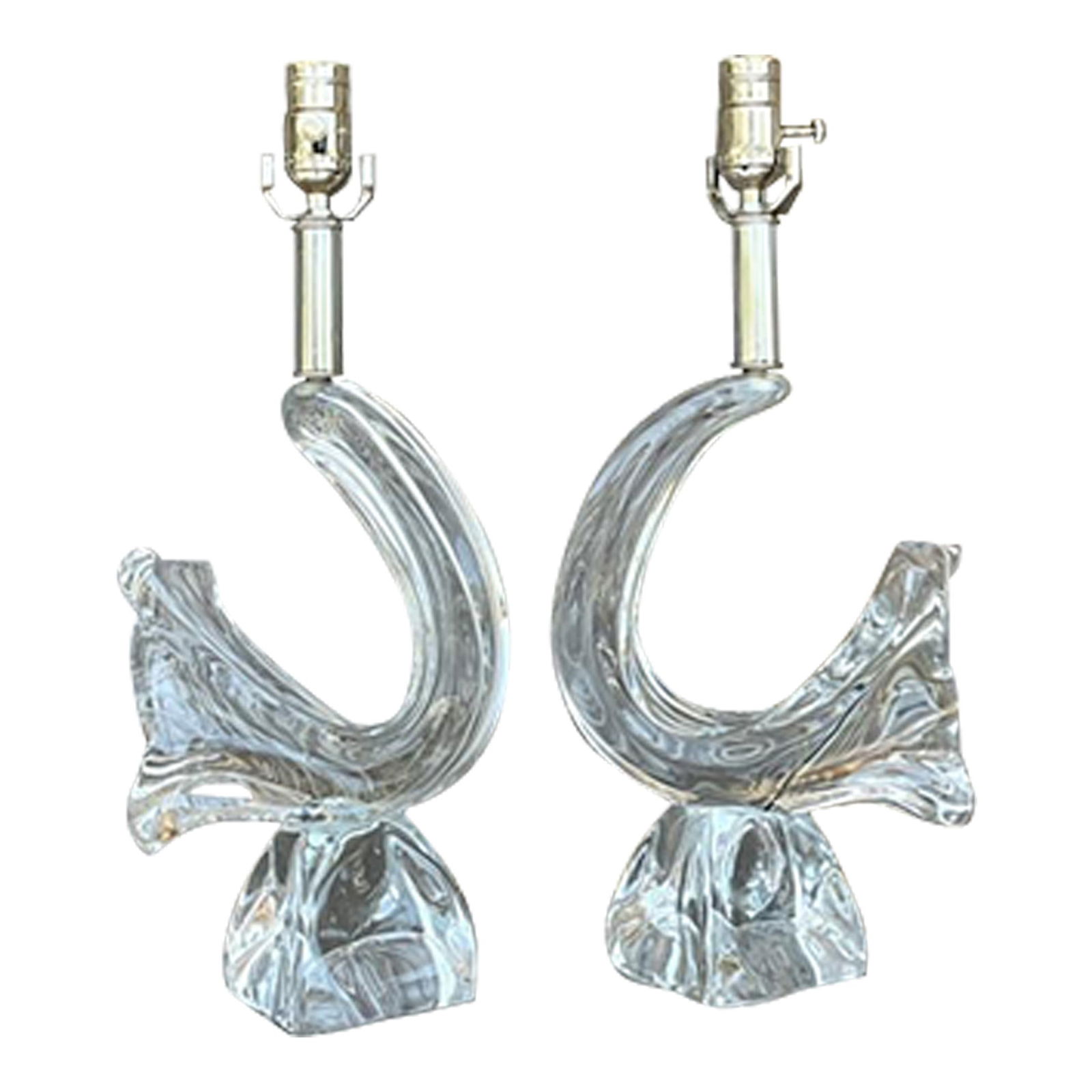 Pair of Vintage Daum Poissons Crystal Lamps French Elegance: Pair of Vintage Daum Poissons Crystal Lamps French Elegance Elevate your home decor with this exquisite pair of Vintage French Daum "Poissons" Crystal Lamps. These stunning lamps, crafted by the prest