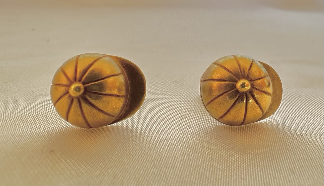 Kieselstein-Cord 18K Yellow Gold Jockey Cap Cufflinks - 2