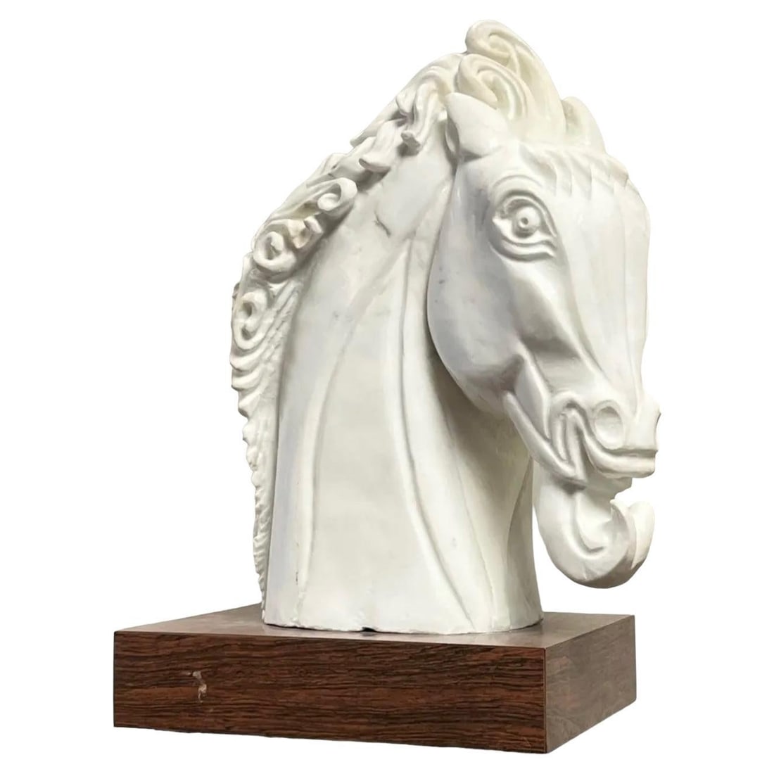 Art Deco Italian Marble Horse Sculpture by Amedeo Gennarelli: Art Deco Italian Marble Horse Sculpture by Amedeo Gennarelli This Art Deco marble sculpture, crafted by Italian sculptor Amedeo Gennarelli (1881-1943), depicts a stylized horse and is mounted on a woo