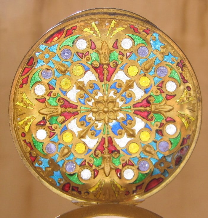 19th Century French Plique-a-jour Crystal Box Antique: 19th Century French Plique-a-jour Crystal Box Antique This exquisite 19th Century French Plique-a-jour crystal box showcases the delicate artistry of its era. Crafted from high-quality glass, this ori